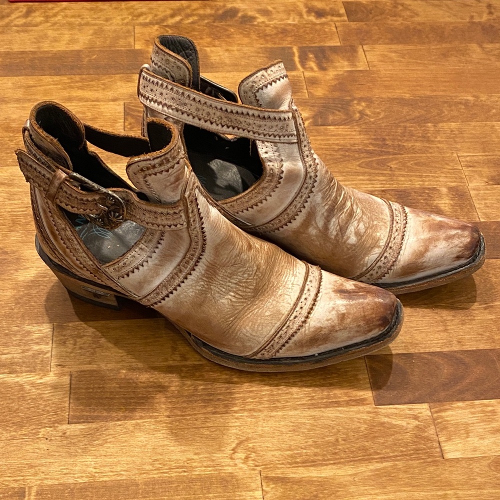Lane Ankle Cowgirl Boots - Women’s size 8